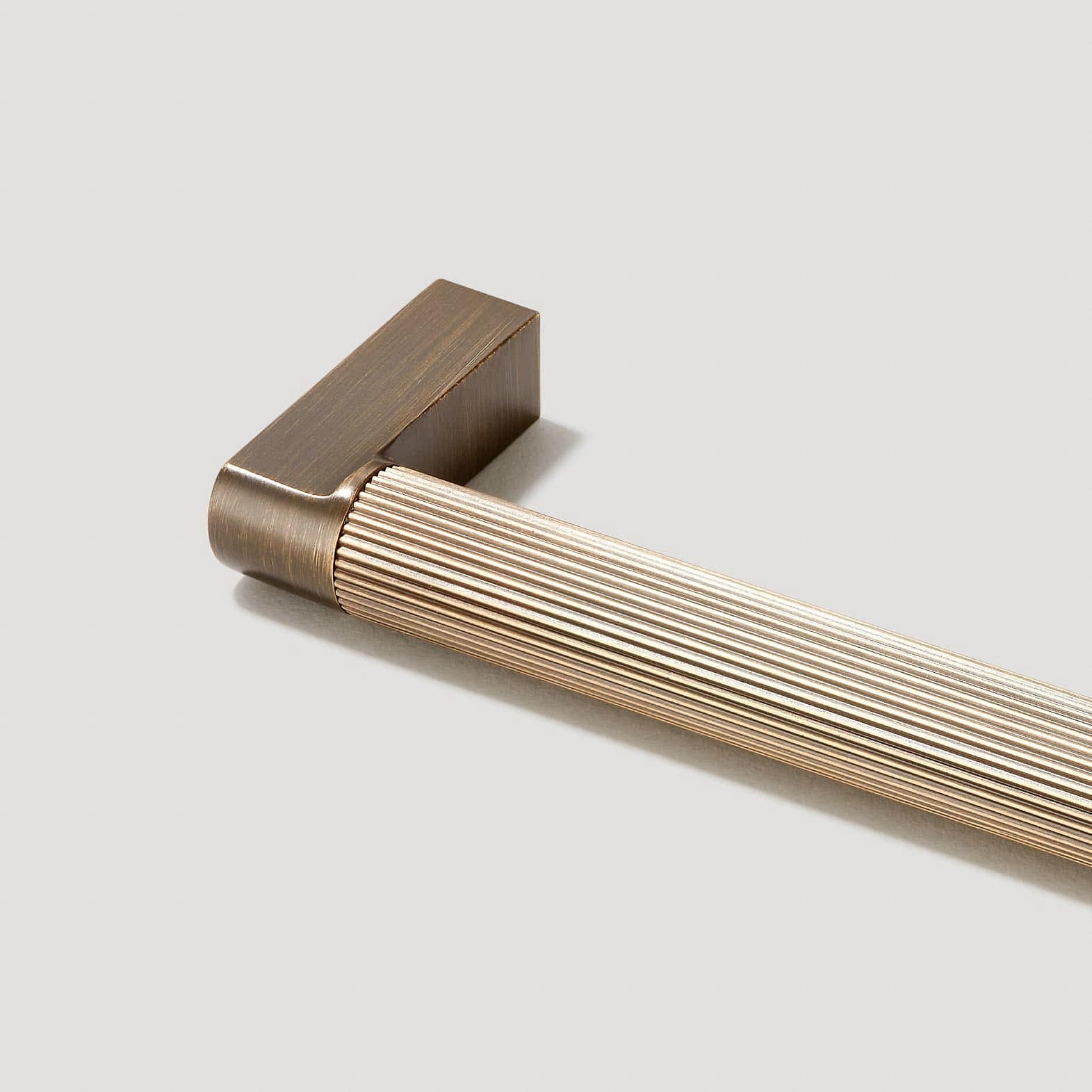 BECKER Grooved Pull - Antique Brass - Image 5
