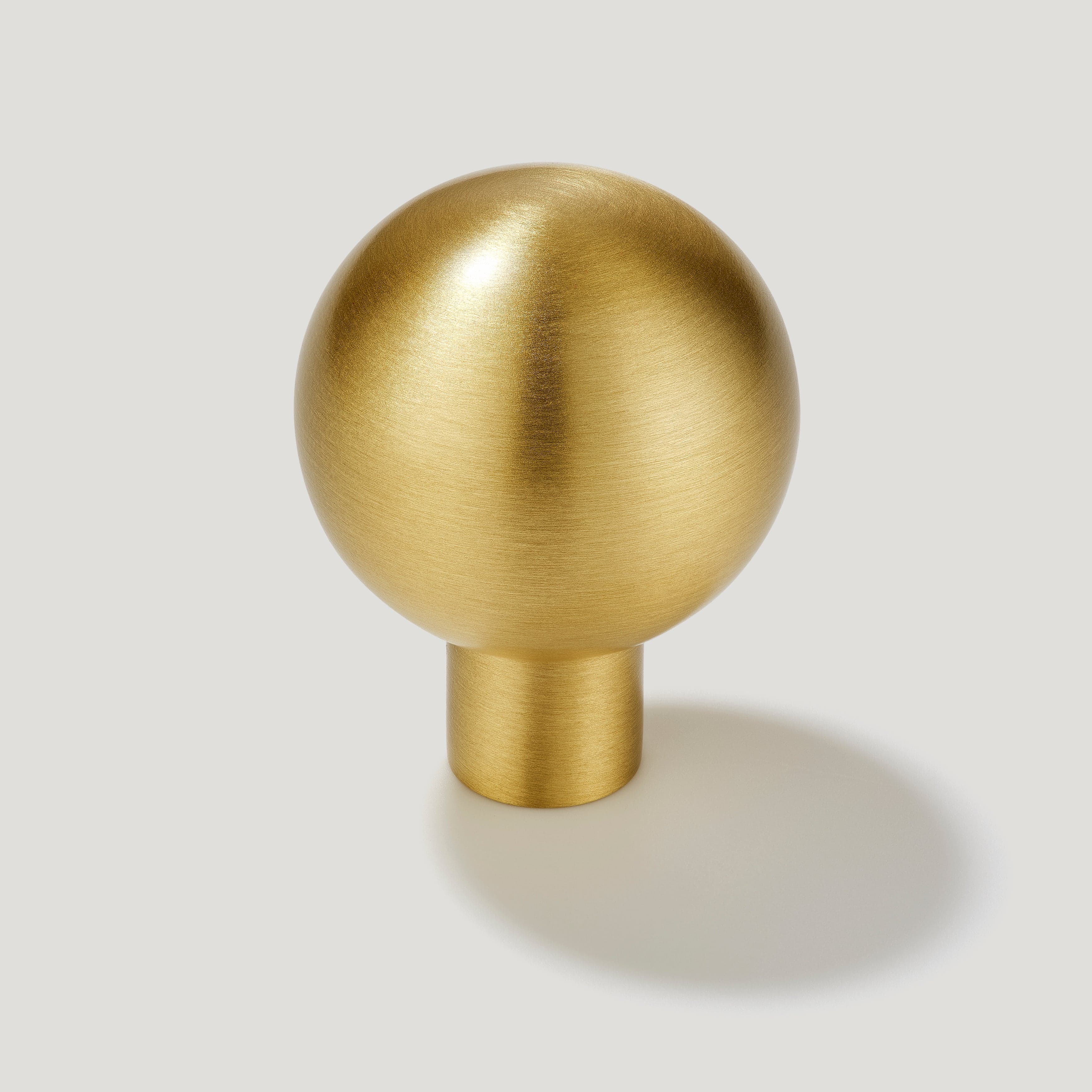 BOBBIN Ball Cabinet Knob - Brass - Image 3