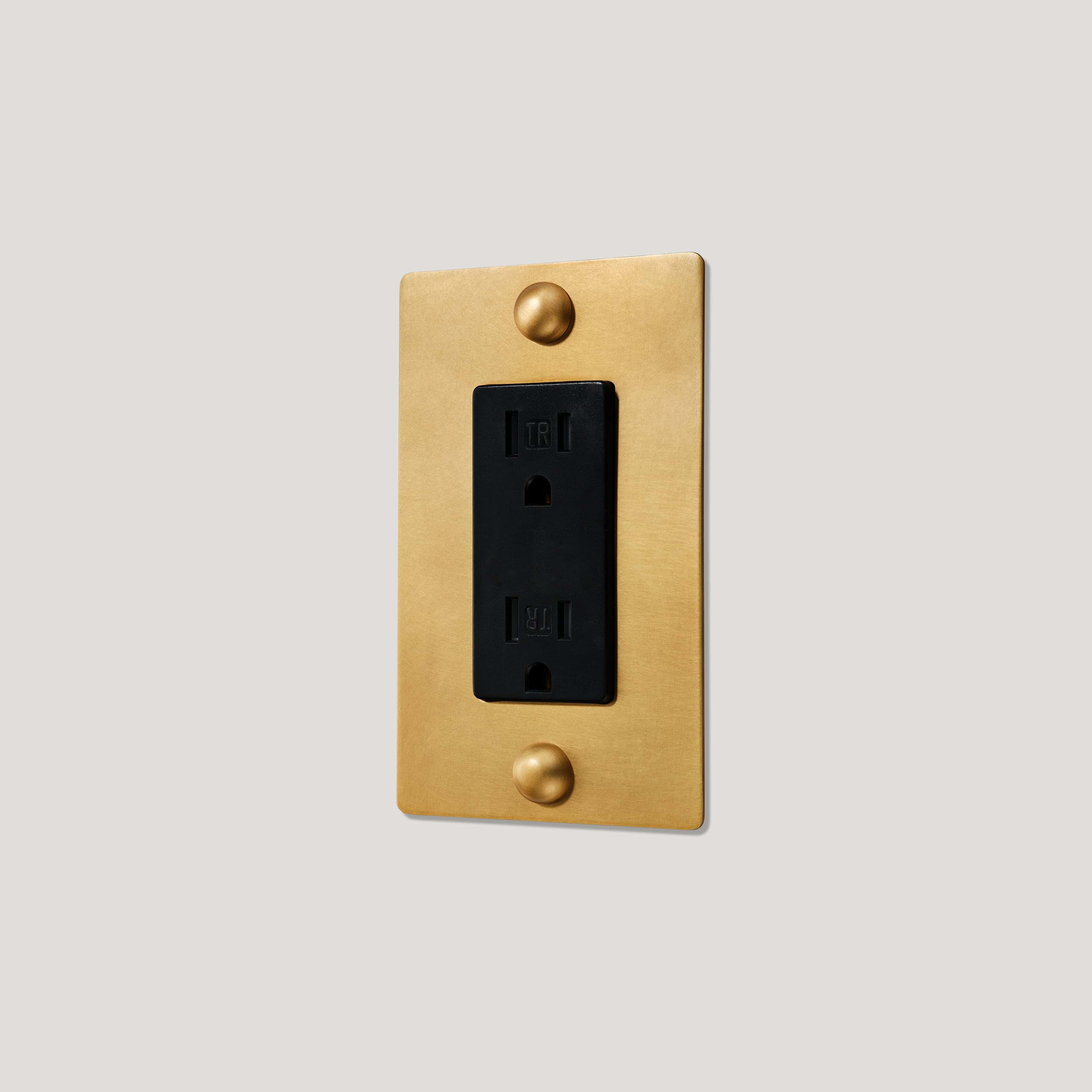 JASPER 1G 15A Outlet - Heirloom Brass - Image 3