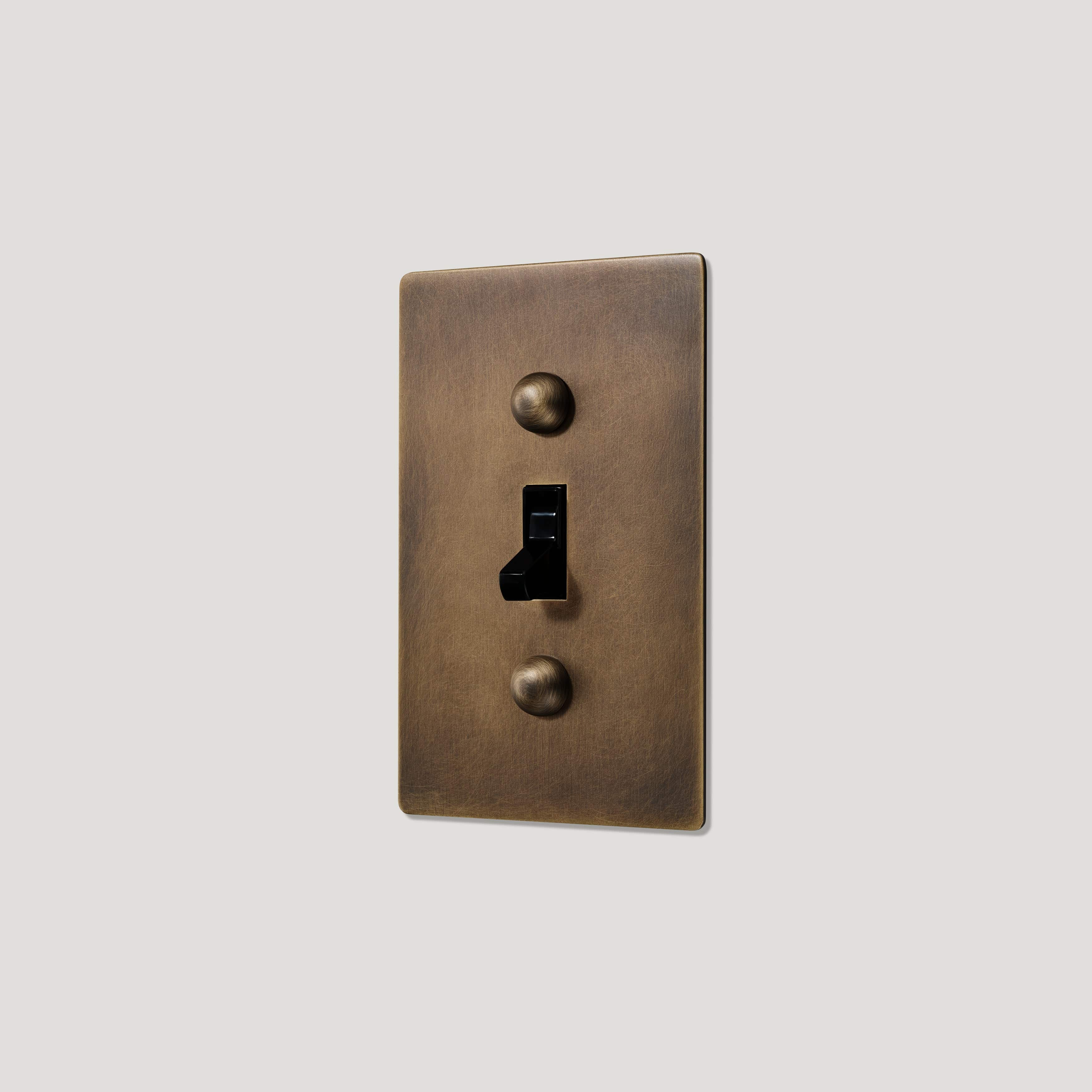 JASPER 1G Toggle Light Switch - Antique Brass - Image 3