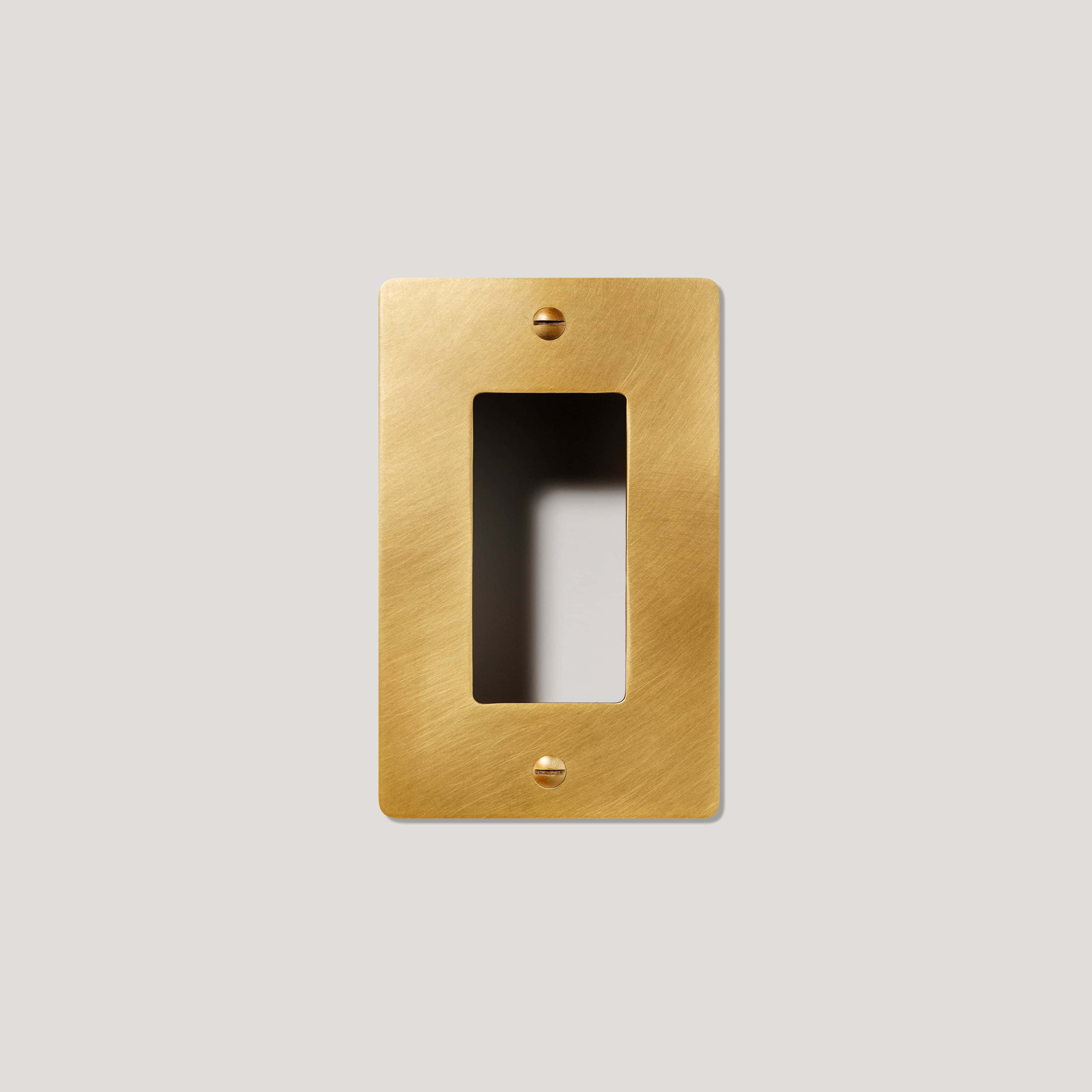 JASPER 1G Universal Plate - Heirloom Brass - Image 3