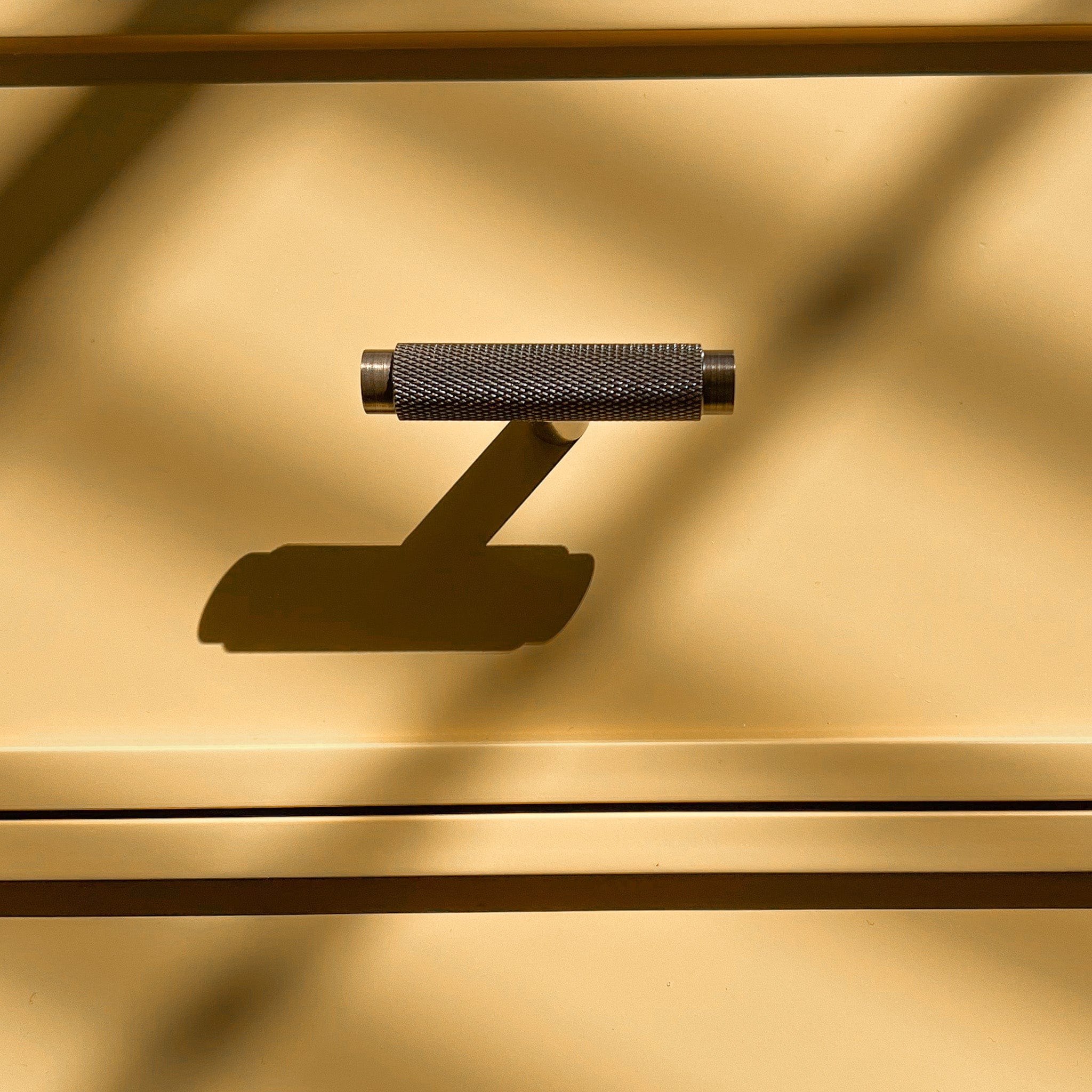 KEPLER Knurled Single T Pull - Antique Brass - Image 3