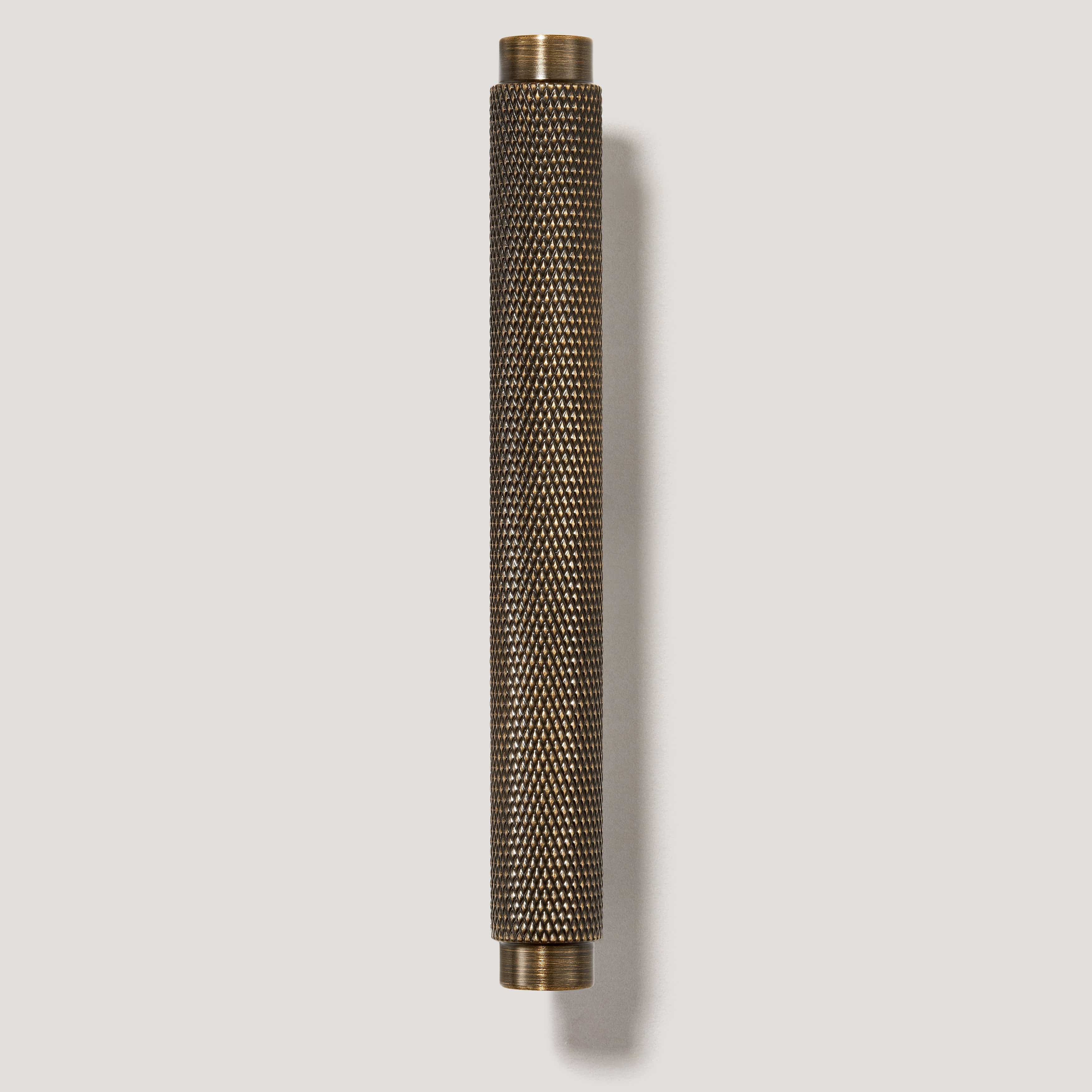 KEPLER Knurled L-Bar Pull - Antique Brass - Image 3
