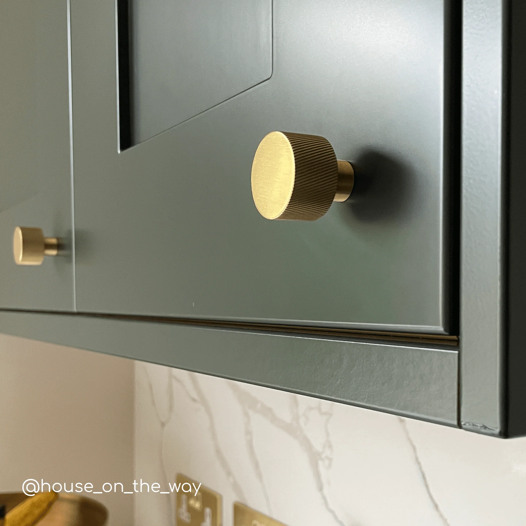 SWIFT Swirled Wall Hook - Brass - Image 4